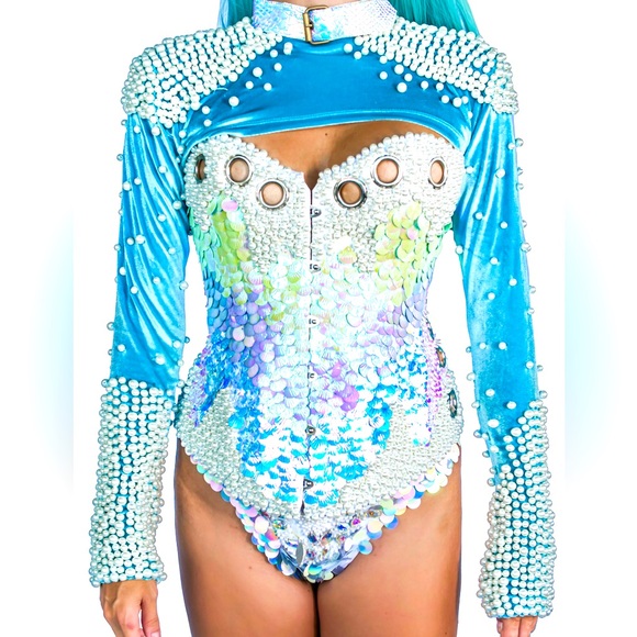 Jackalope Land Tops - Jackalope Land Daydream Pearl Long Sleeve Baby Blue Iridescent Ultra Crop Top z0